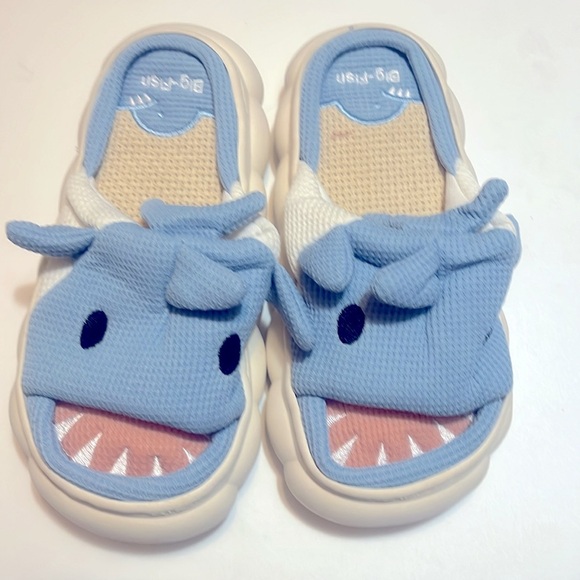 Shark Linen Shark Slippers 36/37 US 6-7 Women - Picture 2 of 6